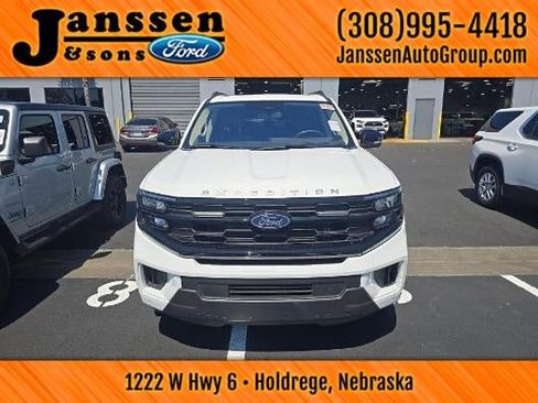 Used 2025 Ford Expedition Active AWD/4WD image 2