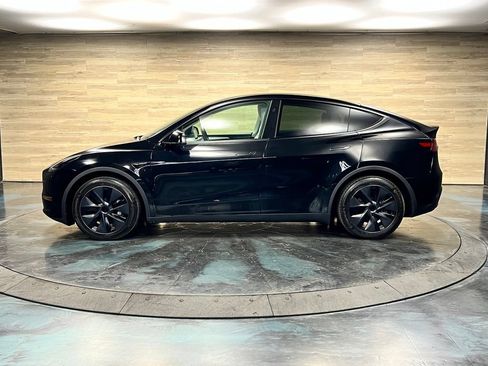Used 2024 Tesla Model Y Long Range AWD/4WD image 23