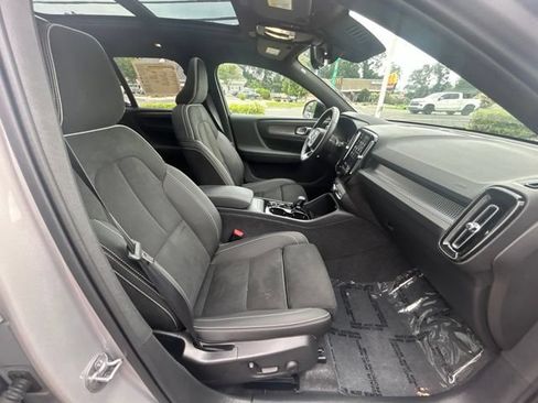 Certified 2025 Volvo XC40 B5 Plus AWD/4WD image 15