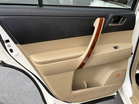Used 2013 Toyota Highlander Limited image 10
