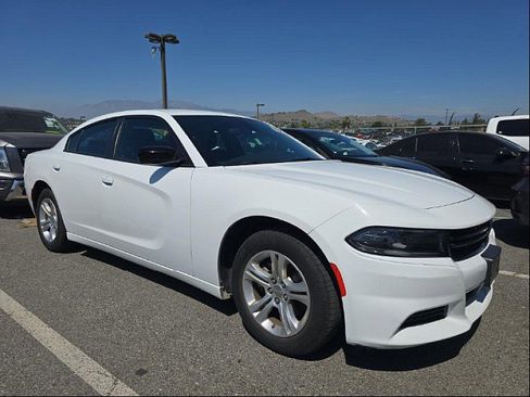 Used 2023 Dodge Charger SXT image 3