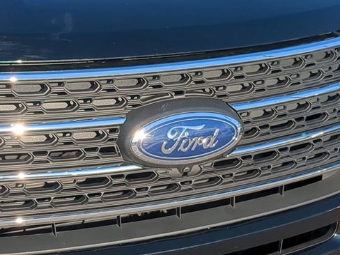 Used 2024 Ford Explorer Limited image 14