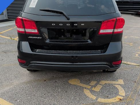 Used 2019 Dodge Journey SE w/ Connectivity Group FWD image 6