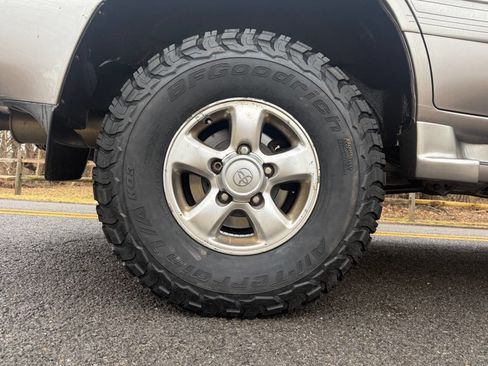 Used 2001 Toyota Land Cruiser image 17