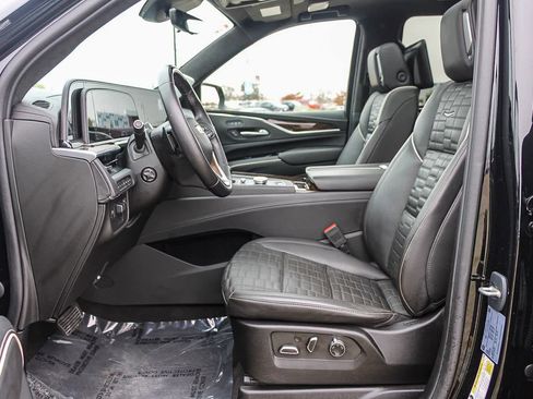 Used 2023 Cadillac Escalade ESV Sport Platinum w/ LPO, ONYX Package image 17