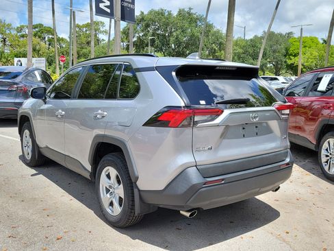 Used 2021 Toyota RAV4 XLE FWD image 3