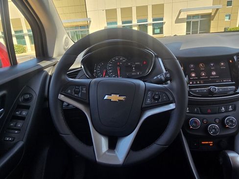 Used 2022 Chevrolet Trax LT w/ LT Convenience Package AWD/4WD image 29