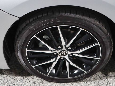 Used 2024 Toyota Camry SE w/ Cold Weather Package FWD image 11