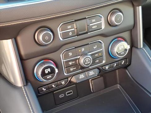 Used 2024 Chevrolet Suburban Premier w/ Premium Package image 37