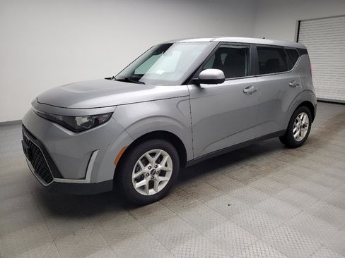 Used 2023 Kia Soul LX w/ Option Group 015 FWD image 2