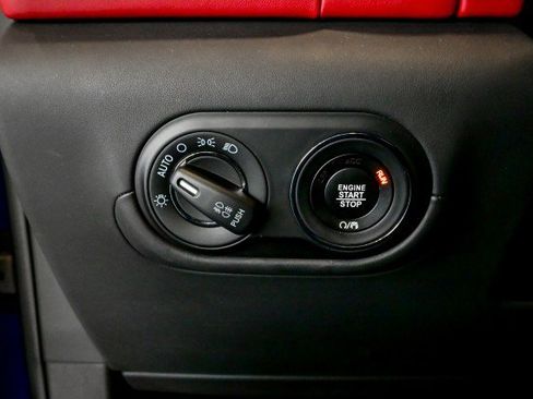 Used 2020 Maserati Levante image 40