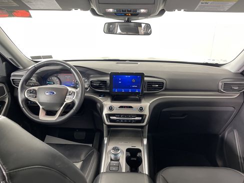 Used 2022 Ford Explorer XLT w/ Equipment Group 202A image 17