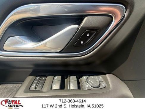 Used 2022 Chevrolet Suburban RST w/ Luxury Package AWD/4WD image 16