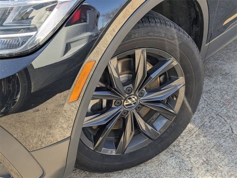 Used 2024 Volkswagen Tiguan SE image 31