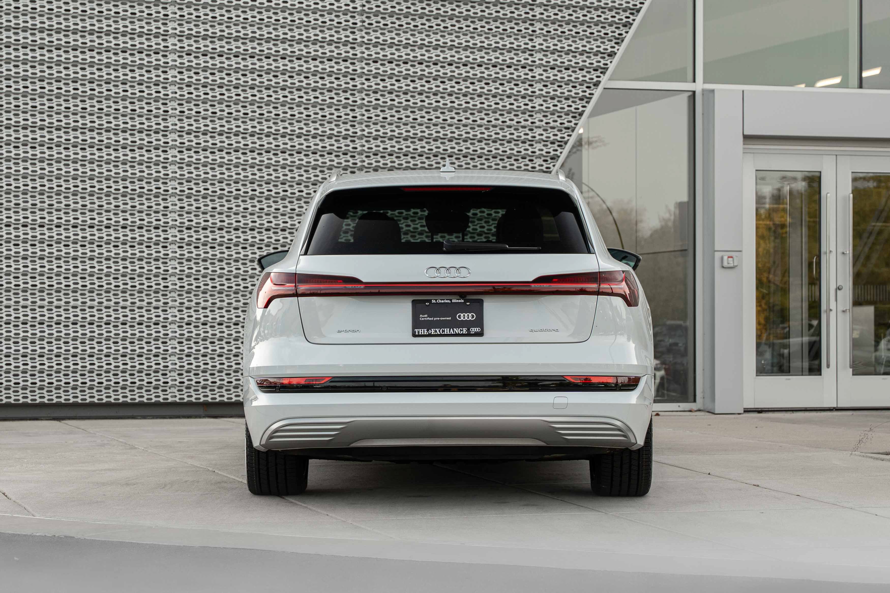 Certified 2023 Audi e-tron Premium Plus w/ Premium Plus Package AWD/4WD image 29