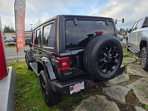 Used 2021 Jeep Wrangler Unlimited Sahara w/ Cold Weather Group image 9