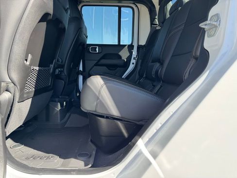 New 2026 Jeep Gladiator Sport image 25