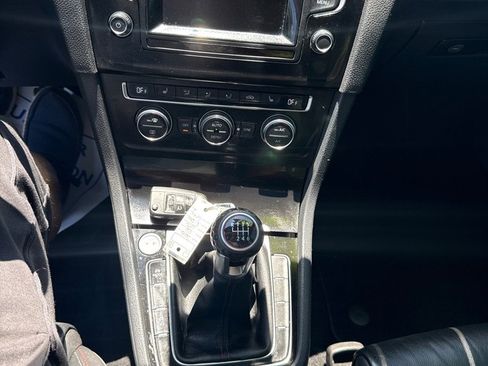 Used 2015 Volkswagen Golf 4-Door FWD image 16