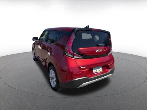 Used 2025 Kia Soul LX w/ LX Technology Package FWD image 11