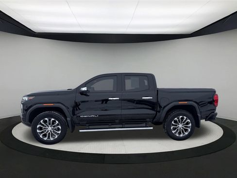Used 2023 GMC Canyon Denali image 2