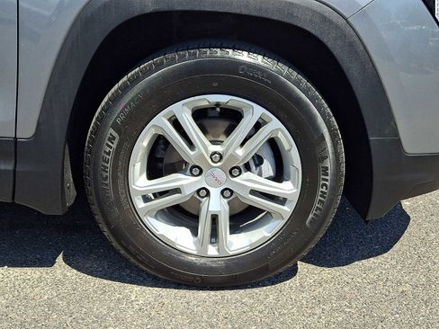 Used 2023 GMC Terrain SLE w/ Driver Convenience Package FWD image 9