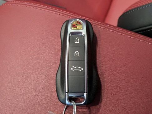 Used 2025 Porsche 911 Carrera 4 GTS image 32