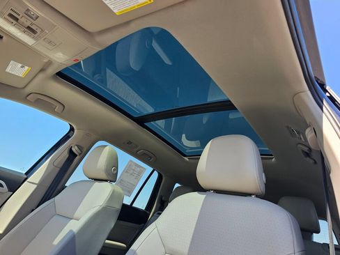 Certified 2023 Volkswagen Atlas SE w/ Panoramic Sunroof Package AWD/4WD image 27