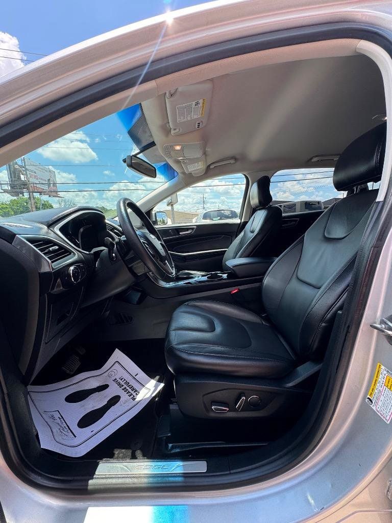 Used 2017 Ford Edge Titanium w/ Technology Package FWD image 10