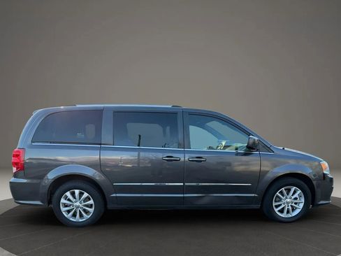 Used 2019 Dodge Grand Caravan SXT image 4