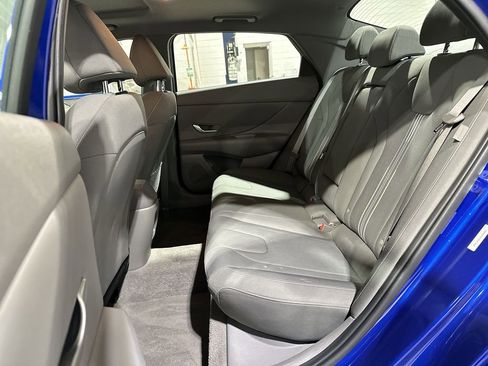 Used 2025 Hyundai Elantra SEL image 24