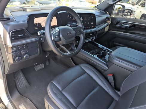 Used 2025 Chevrolet Suburban Z71 AWD/4WD image 24