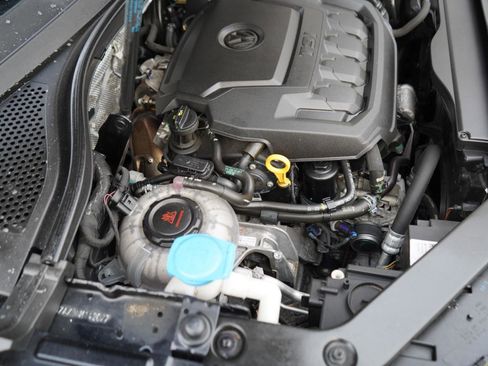 Used 2022 Volkswagen Tiguan SE R-Line image 91