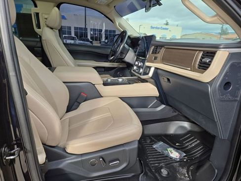 Used 2022 Ford Expedition Limited image 37