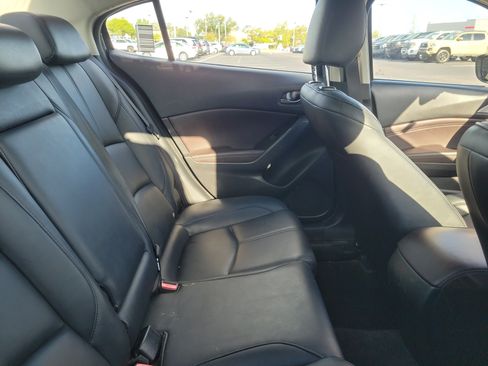 Used 2017 MAZDA MAZDA3 Touring FWD image 10
