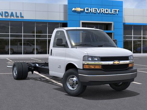 New 2025 Chevrolet Express 4500 Extended w/ Power Convenience Package image 7