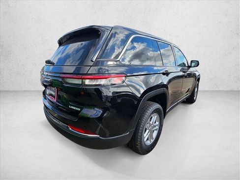 New 2025 Jeep Grand Cherokee Laredo image 2