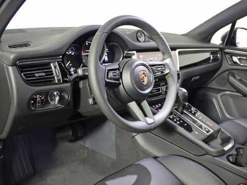 Used 2026 Porsche Macan image 4
