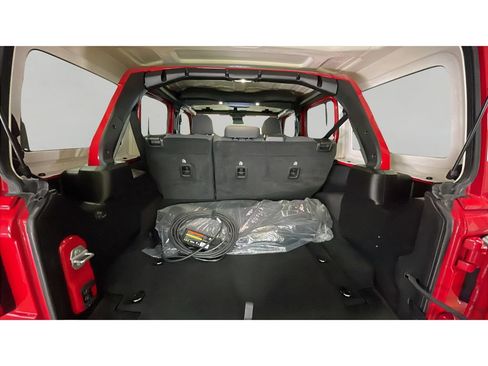Used 2025 Jeep Wrangler Unlimited Sahara w/ Safety Group AWD/4WD image 16