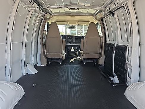 New 2025 GMC Savana 3500 w/ Driver Convenience Package image 7