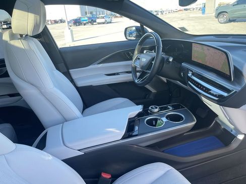 Certified 2024 Cadillac Lyriq Luxury image 32
