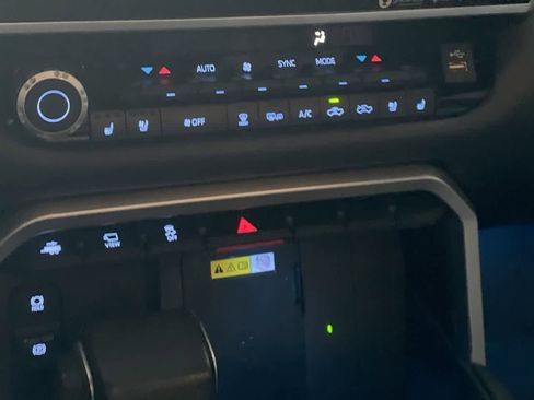 Used 2023 Toyota Tundra Platinum image 19