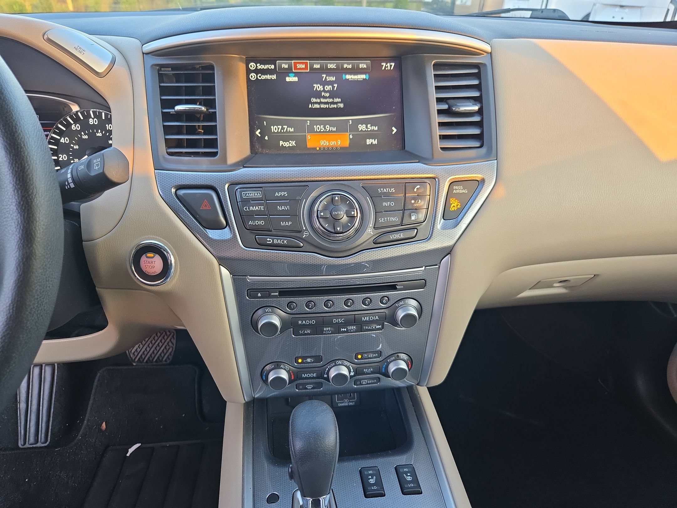Used 2020 Nissan Pathfinder SL FWD image 15