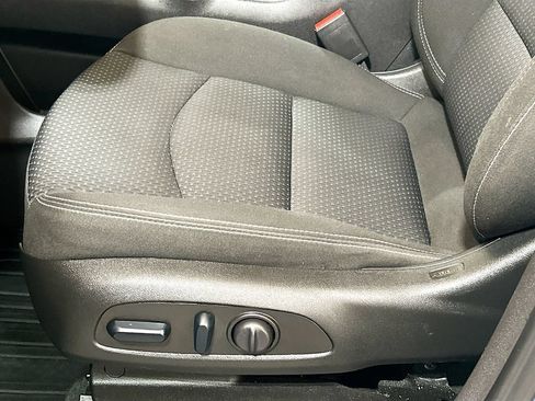 Used 2024 GMC Terrain SLE w/ Driver Convenience Package FWD image 16