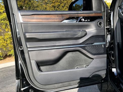 Used 2022 Jeep Grand Wagoneer Series II w/ Premium Group II image 19