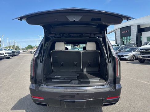 Used 2025 Cadillac Escalade Sport Platinum w/ LPO, Floor Liner Package AWD/4WD image 34