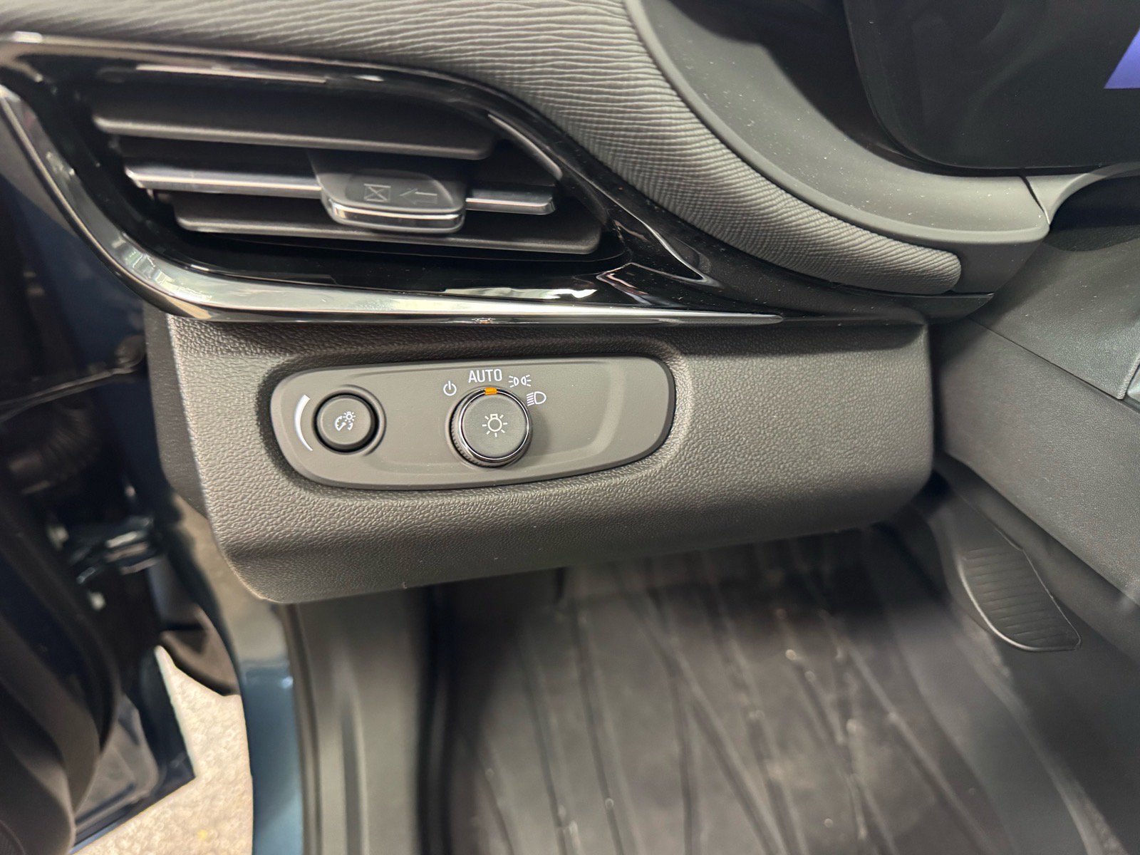 New 2026 Buick Envista Sport Touring w/ Convenience I Package FWD image 15