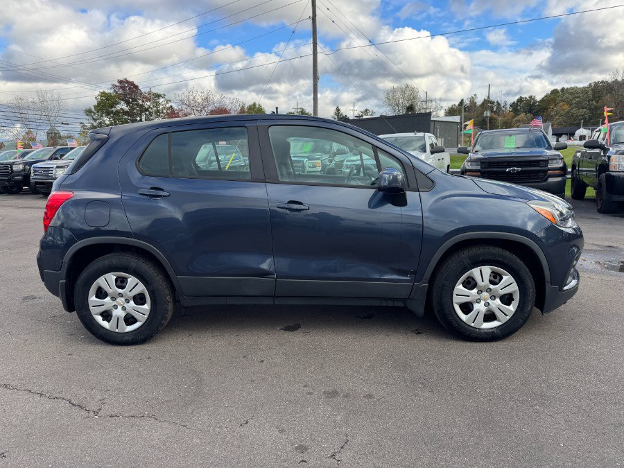 Used 2018 Chevrolet Trax LS w/ LPO, Protection Package FWD image 6