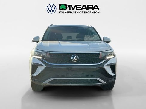 Used 2024 Volkswagen Taos SE w/ Panoramic Sunroof Package image 8