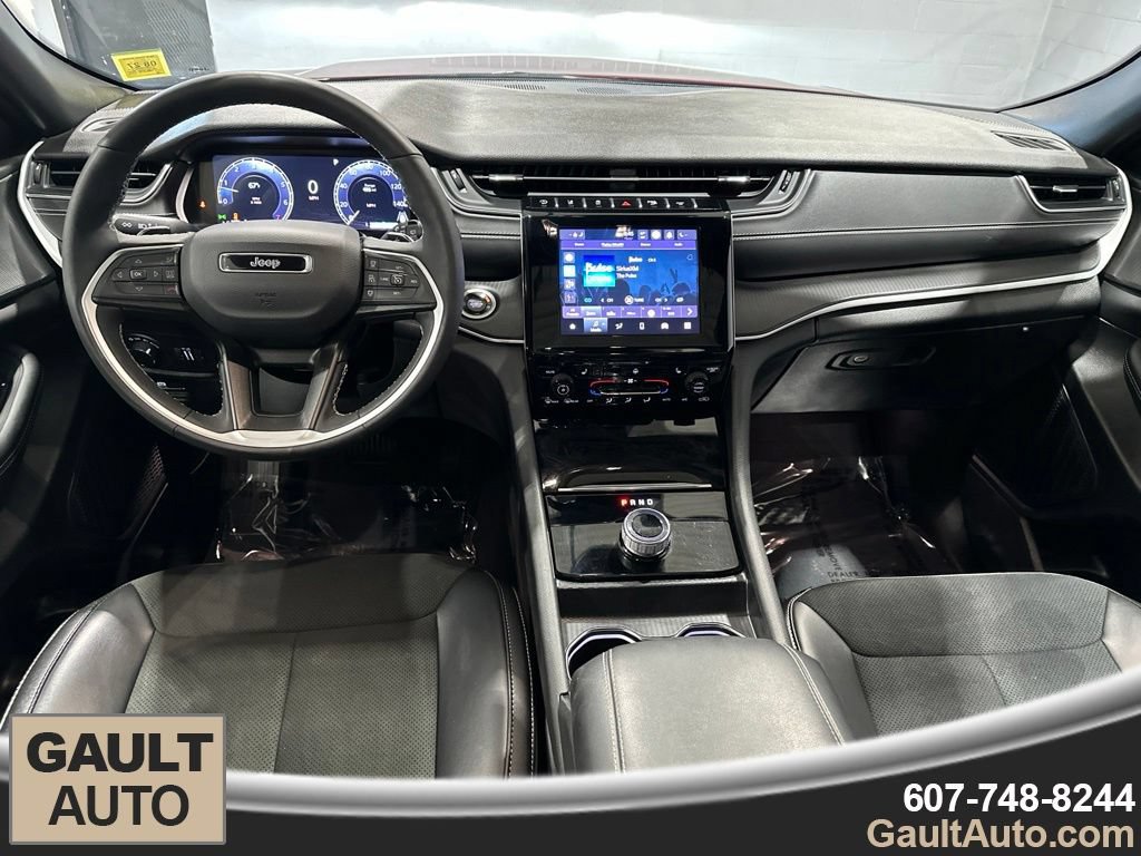 Used 2025 Jeep Grand Cherokee Altitude AWD/4WD image 7