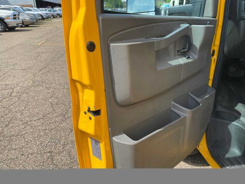 Used 2021 GMC Savana 3500 Extended w/ Power Convenience Package RWD image 19